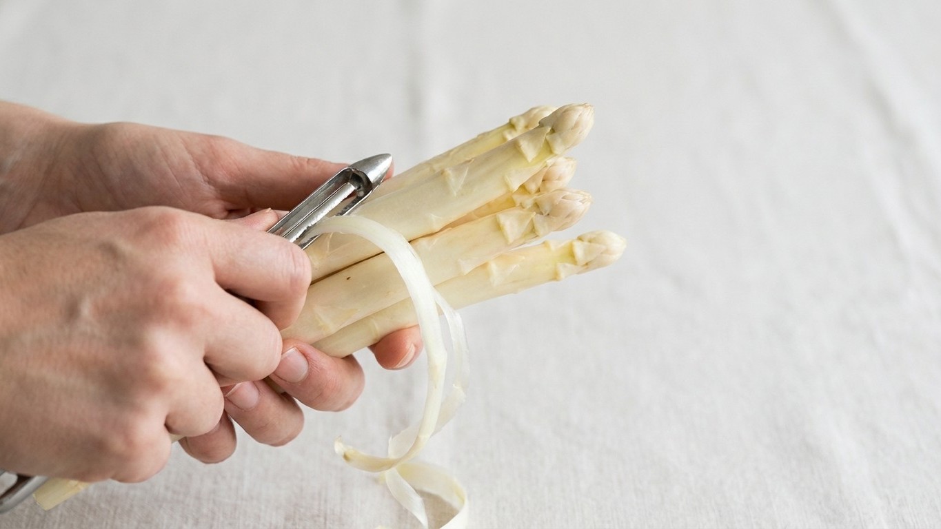 El secreto que los restaurantes guardaban: cómo cocinar espárragos perfectos sin arruinarlos