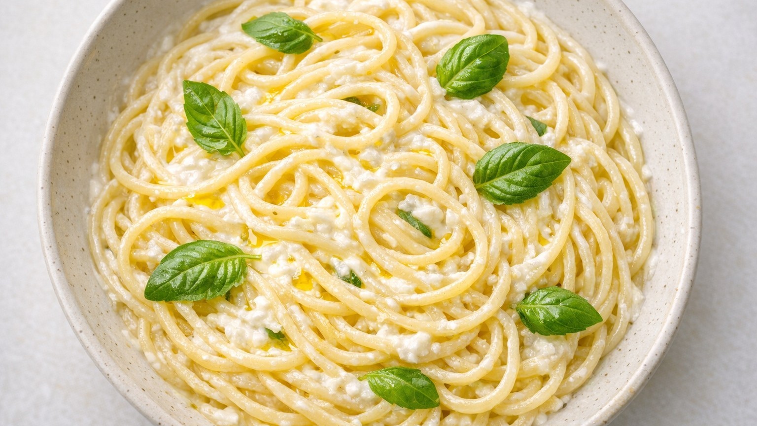 El truco italiano que revoluciona tus espaguetis fríos: la stracciatella no es un topping, es un abrazo