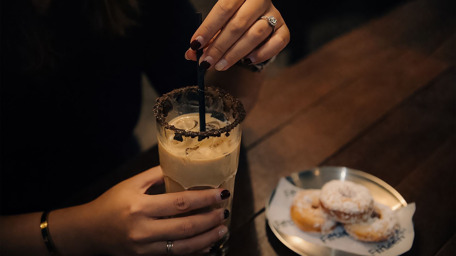 «Pensaba que era la opción sana»: por qué el aspartamo del café diario preocupa cada vez más a los expertos en envejecimie...